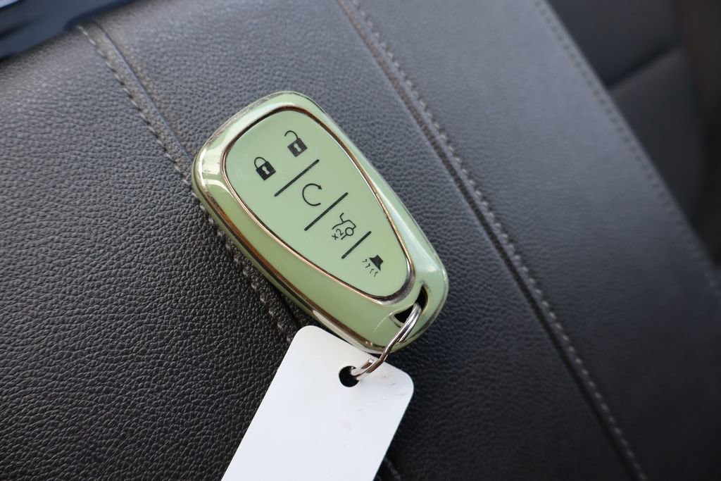 Used 2023 Chevrolet Traverse LT image 36