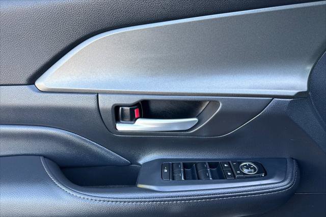 Certified 2024 Toyota Grand Highlander AWD image 12