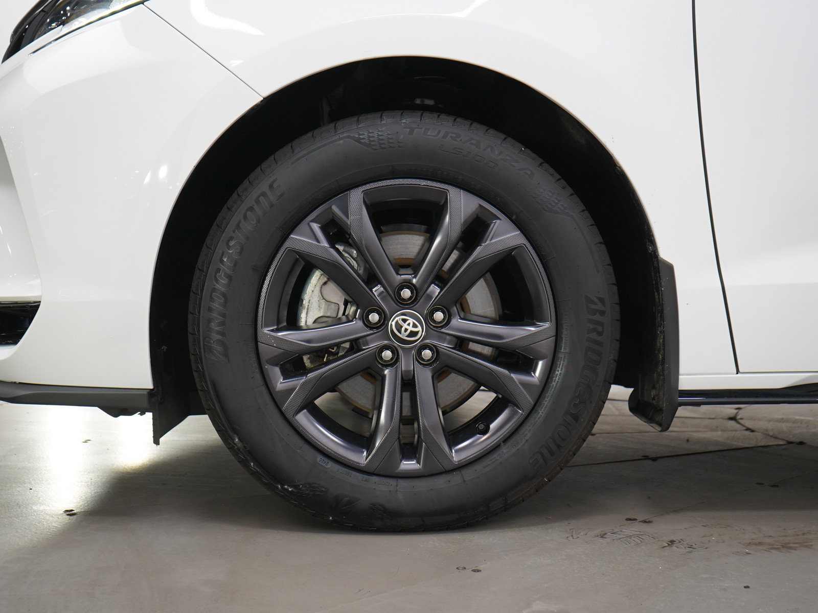 Used 2025 Toyota Sienna XSE AWD/4WD image 31