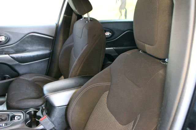 Used 2019 Jeep Cherokee Sport w/ Cold Weather Group AWD/4WD image 18