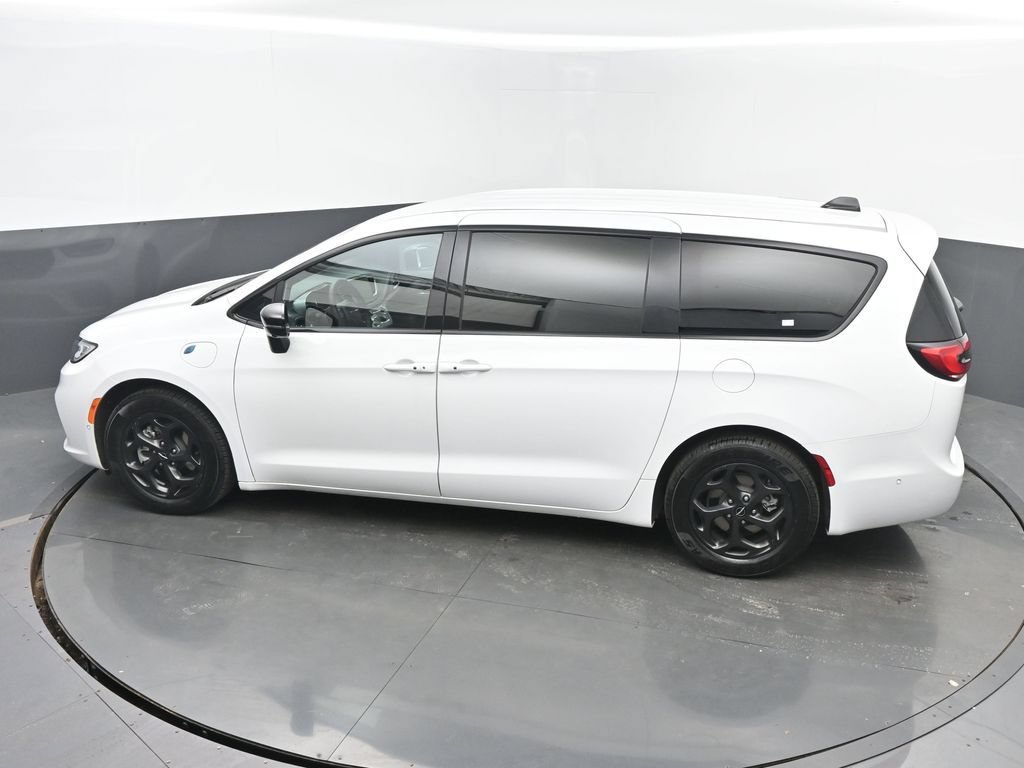 Used 2024 Chrysler Pacifica Limited FWD image 45