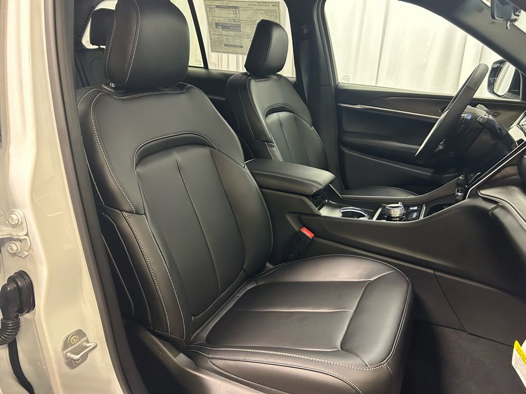 New 2025 Jeep Grand Cherokee Limited w/ Black Appearance Package image 22