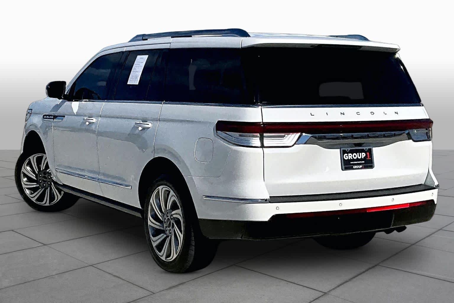 Used 2023 Lincoln Navigator Reserve RWD image 11