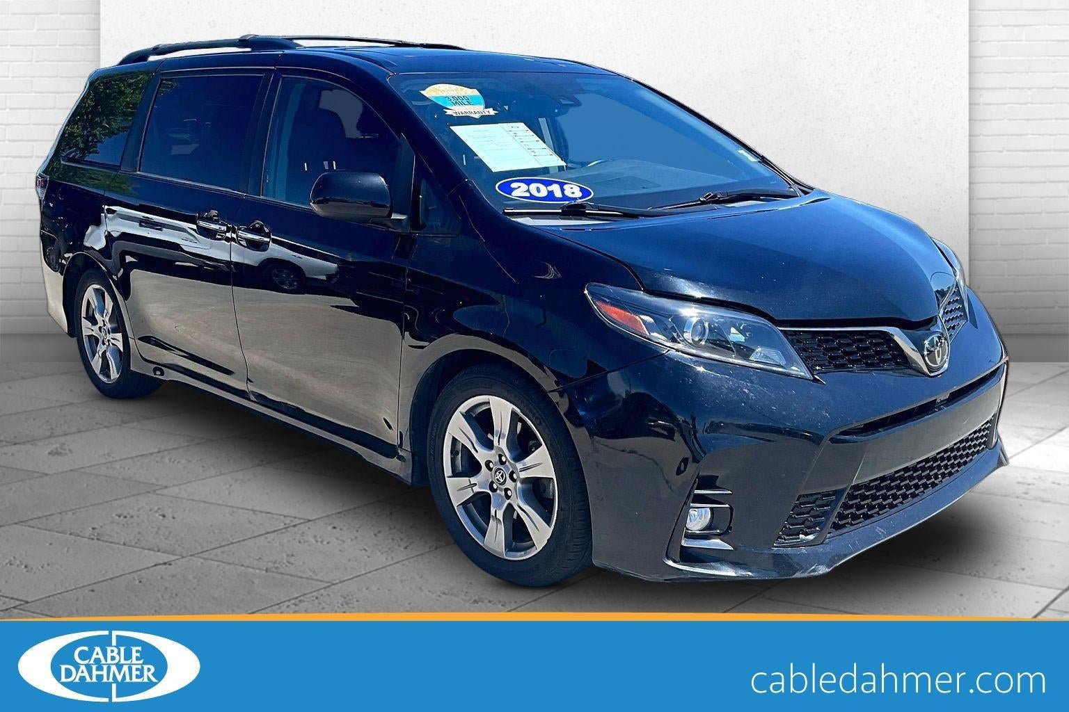 Used 2018 Toyota Sienna SE Premium w/ Carpet Mat Package FWD image 1