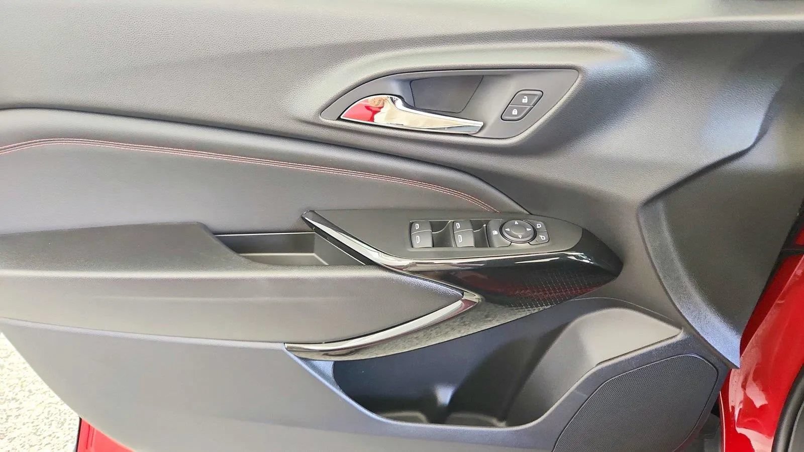 New 2026 Chevrolet Trax RS w/ Driver Confidence Package FWD image 24