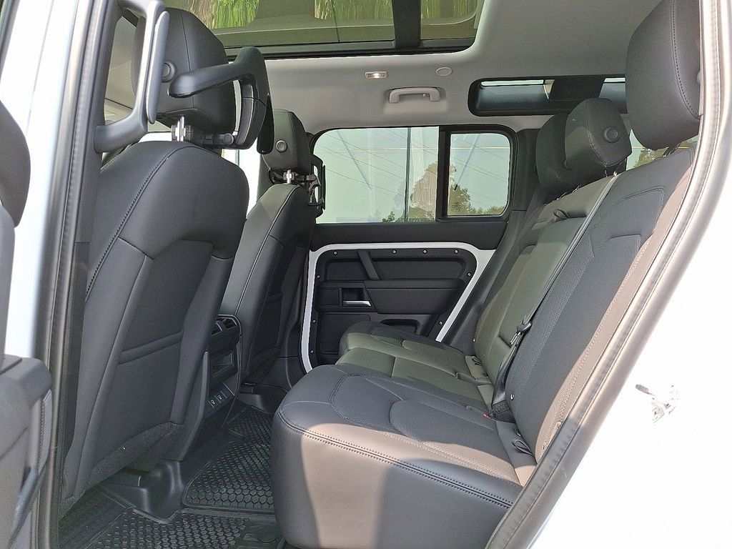 New 2025 Land Rover Defender 110 S image 8