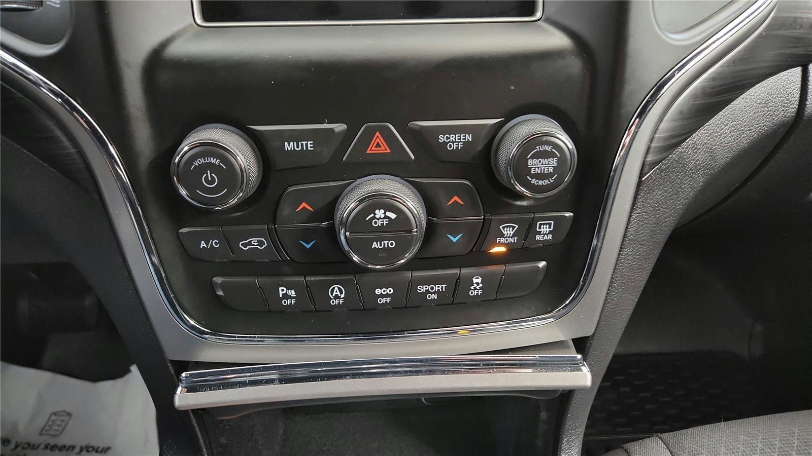 Used 2020 Jeep Grand Cherokee Laredo image 31