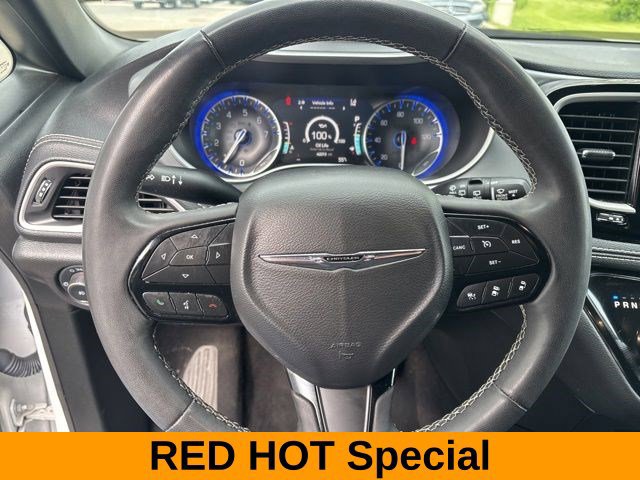 Used 2023 Chrysler Pacifica Touring FWD image 16