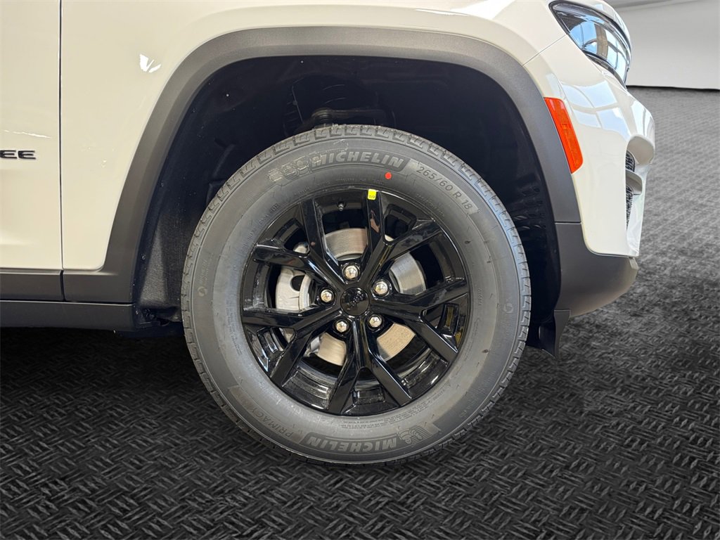New 2025 Jeep Grand Cherokee Altitude image 11