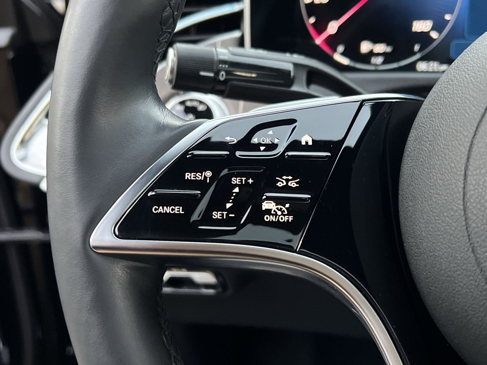 Certified 2025 Mercedes-Benz E 350 4MATIC Sedan w/ Driver Assistance Package image 36