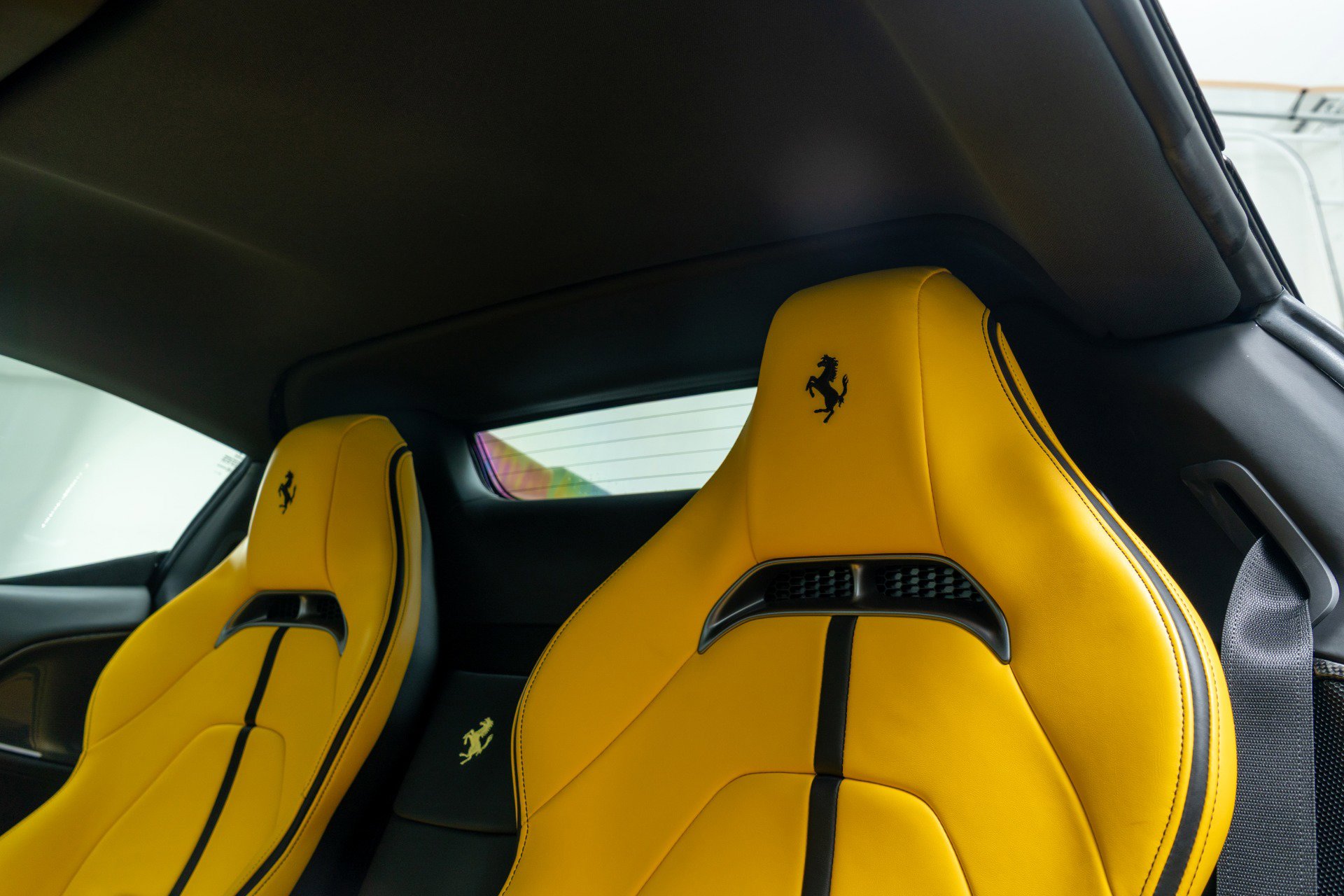 Used 2024 Ferrari SF90 Spider image 40