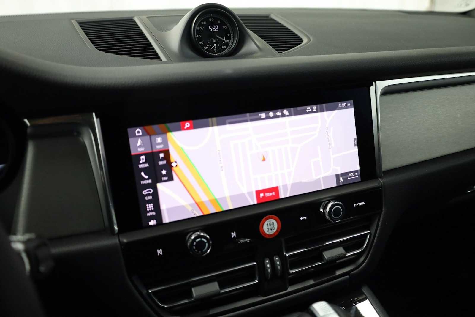 New 2026 Porsche Macan image 33