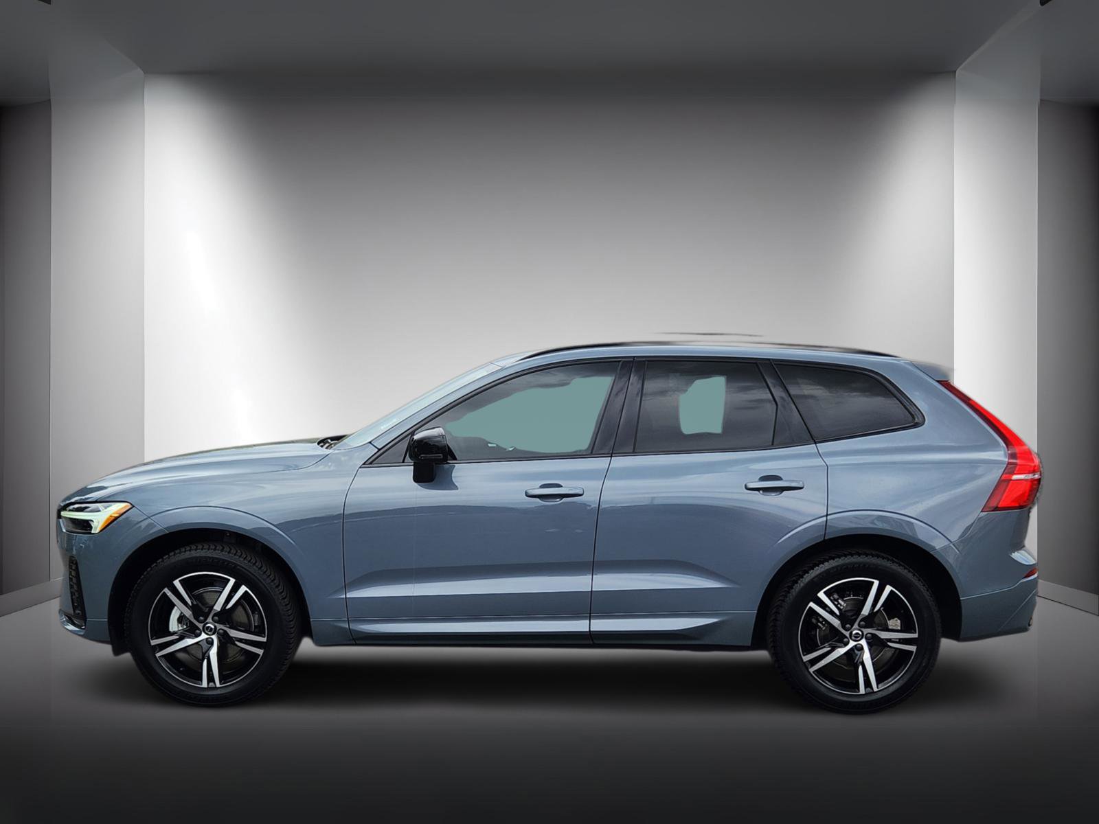 Used 2022 Volvo XC60 B5 R-Design AWD/4WD image 2