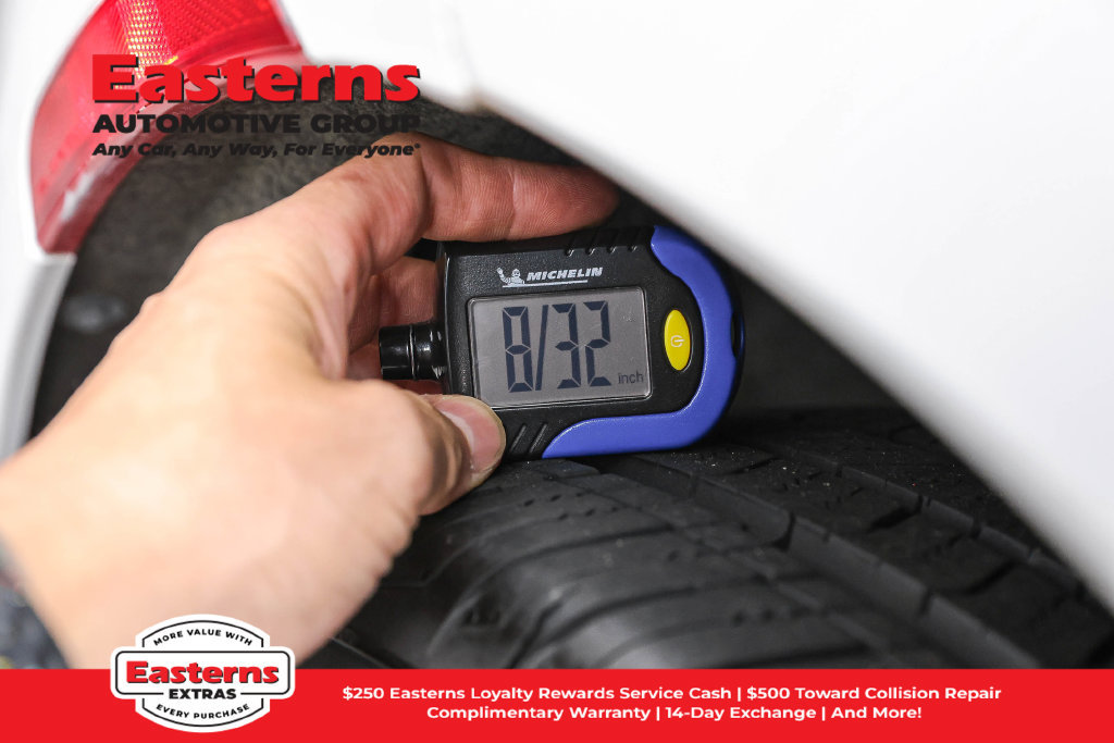 Used 2023 Chrysler Pacifica Touring-L FWD image 31