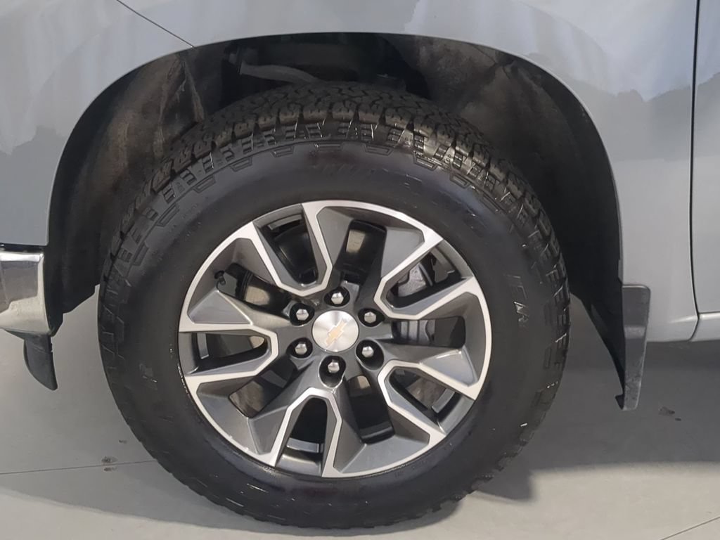 Used 2024 Chevrolet Silverado 1500 LT AWD/4WD image 17