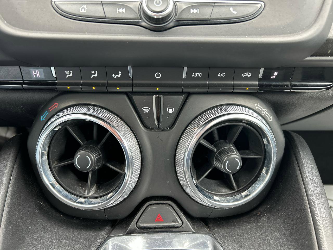 Used 2020 Chevrolet Camaro LT image 20