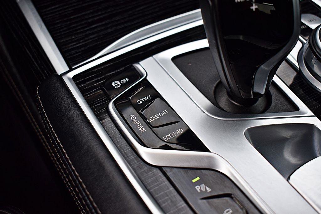 Used 2022 BMW 740i RWD image 33