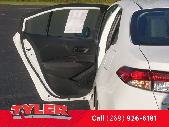 Used 2025 Toyota Corolla LE w/ LE Premium Package FWD image 19