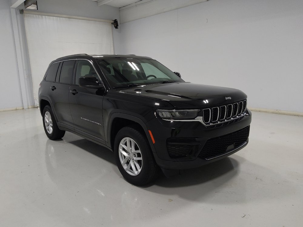 Used 2023 Jeep Grand Cherokee Laredo AWD/4WD image 13