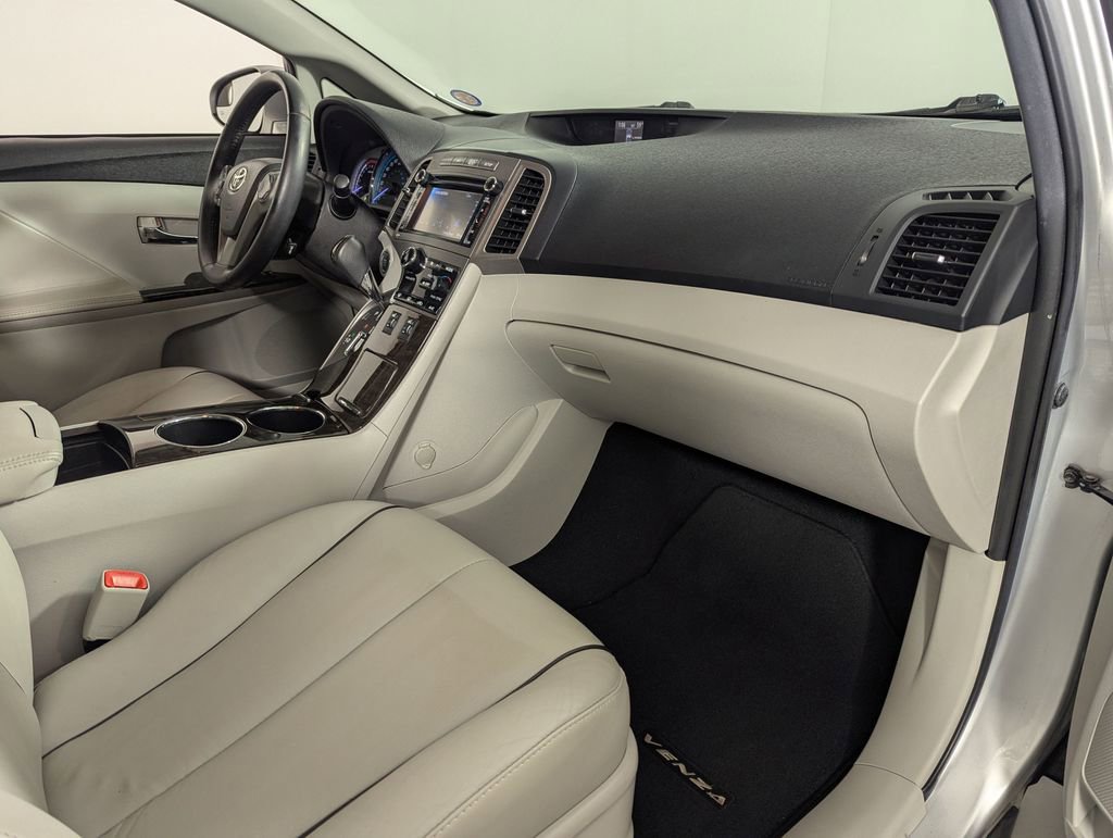 Used 2014 Toyota Venza XLE FWD image 32