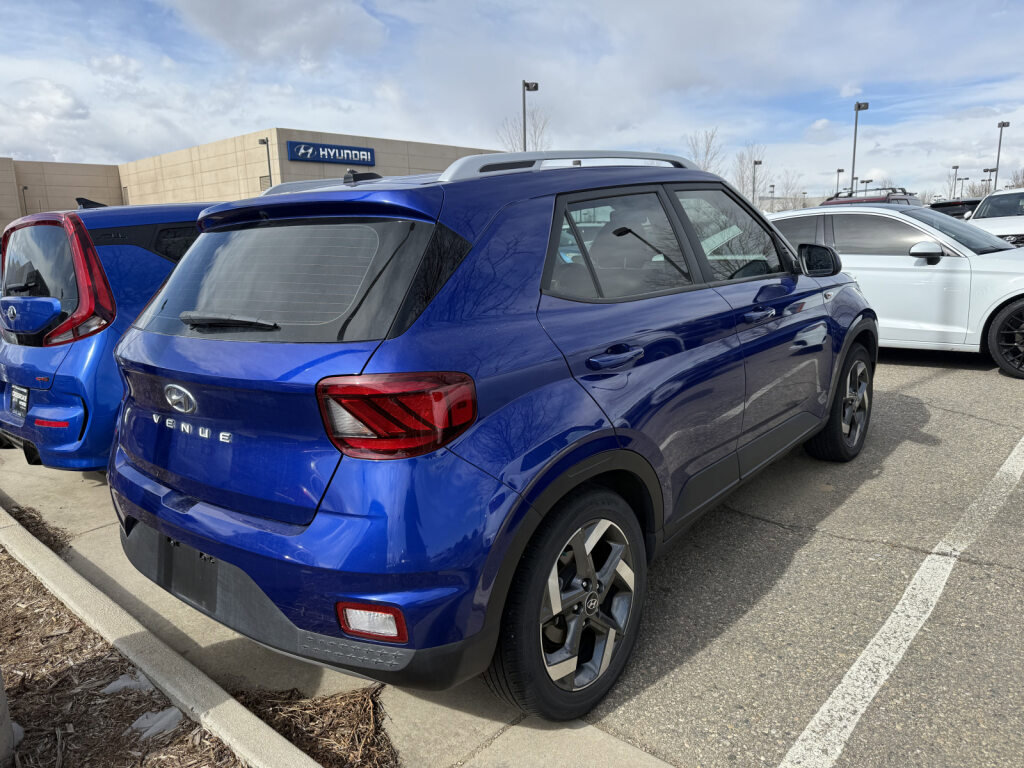 Used 2023 Hyundai Venue Limited w/ Cargo Package image 7