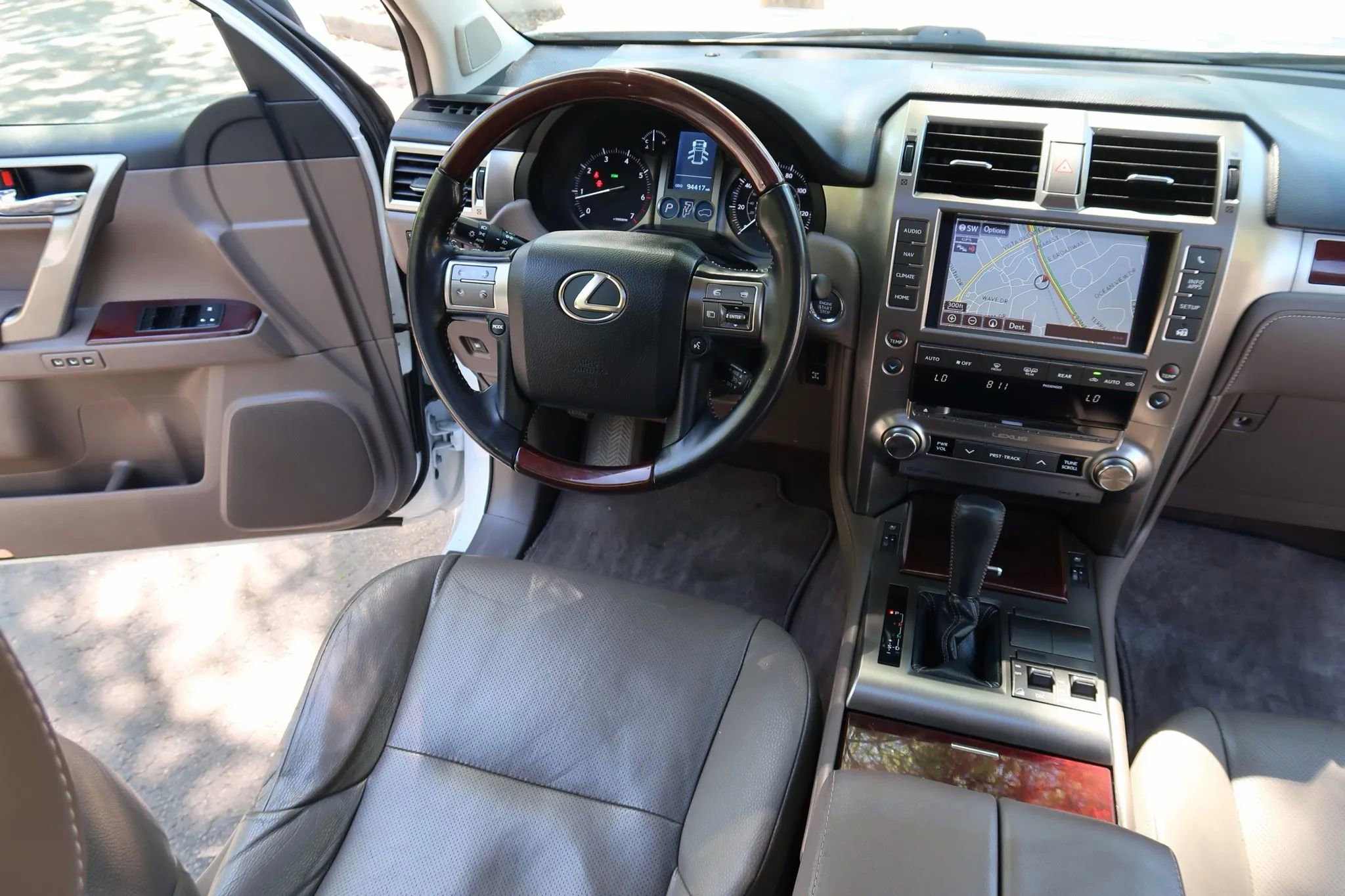 Used 2015 Lexus GX 460 w/ Premium Package AWD/4WD image 22