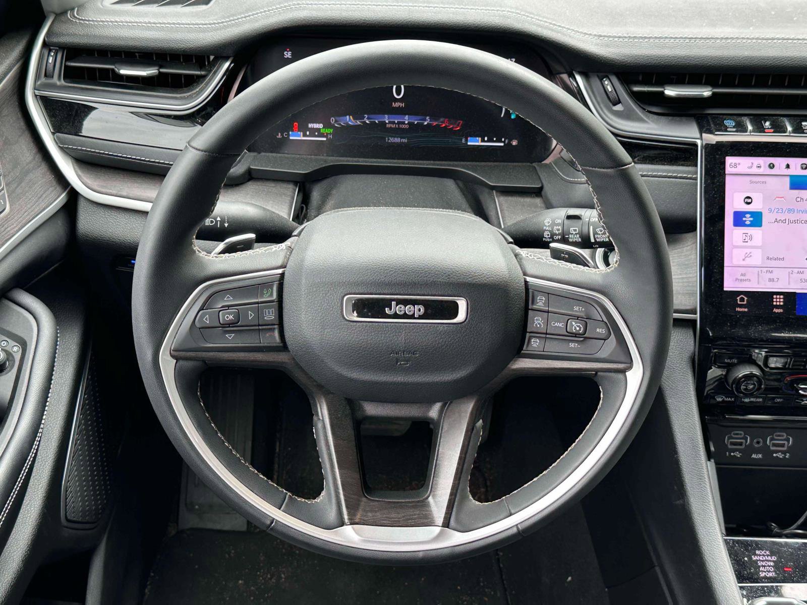 Used 2023 Jeep Grand Cherokee 4WD 4xe image 12