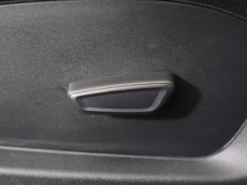 Used 2020 Ford Explorer XLT w/ Comfort Package image 34