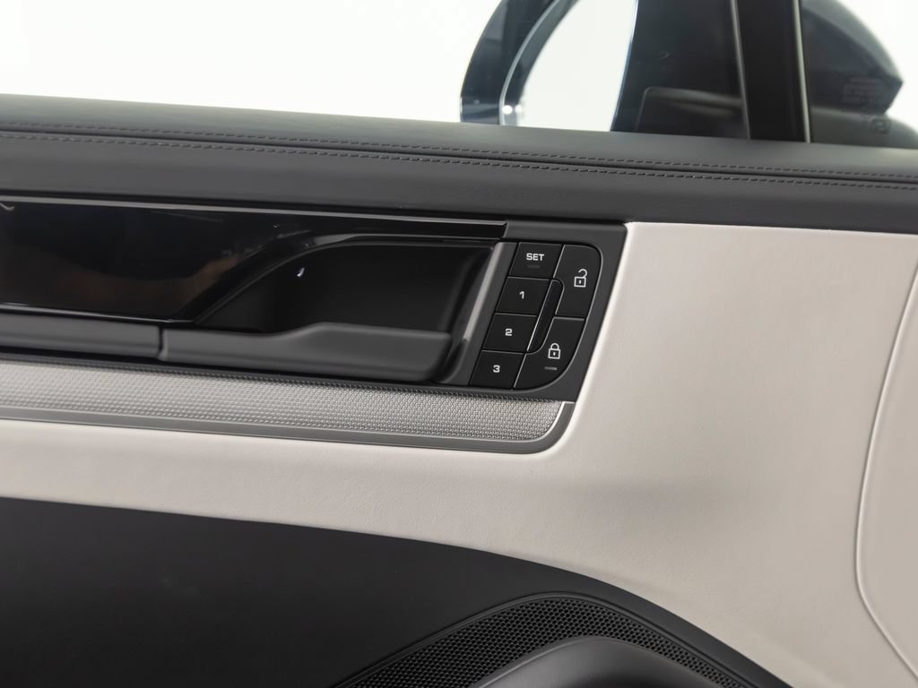 New 2026 Porsche Cayenne Coupe AWD/4WD image 23