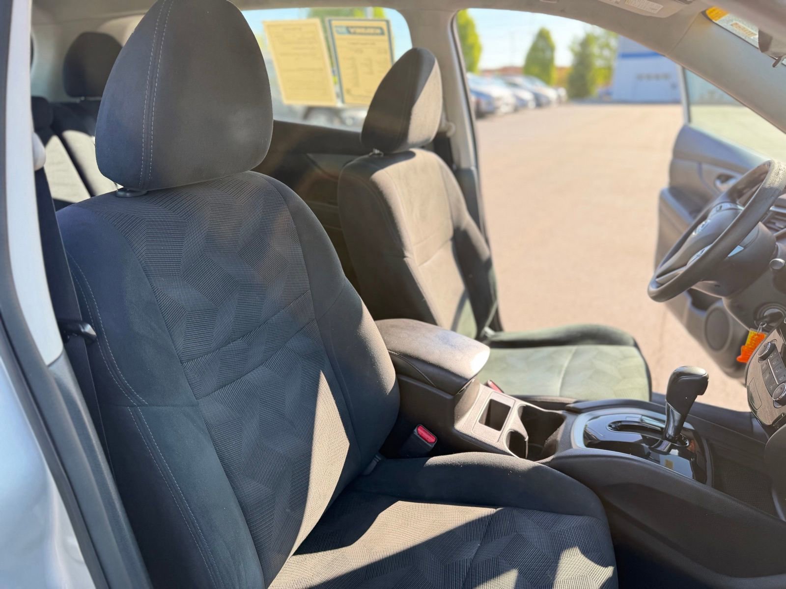 Used 2015 Nissan Rogue S image 28