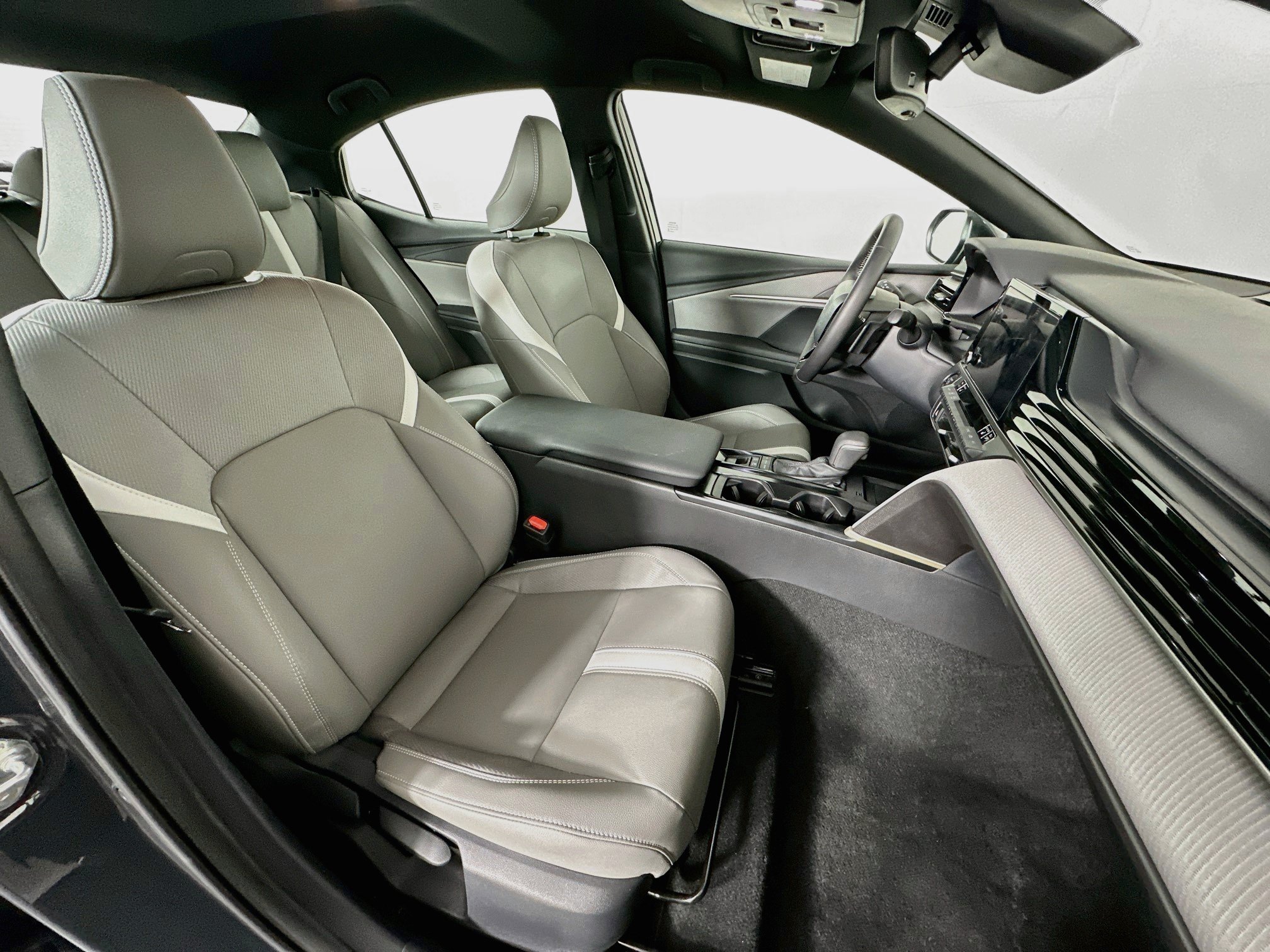 Used 2026 Toyota Camry SE w/ Convenience Package FWD image 31