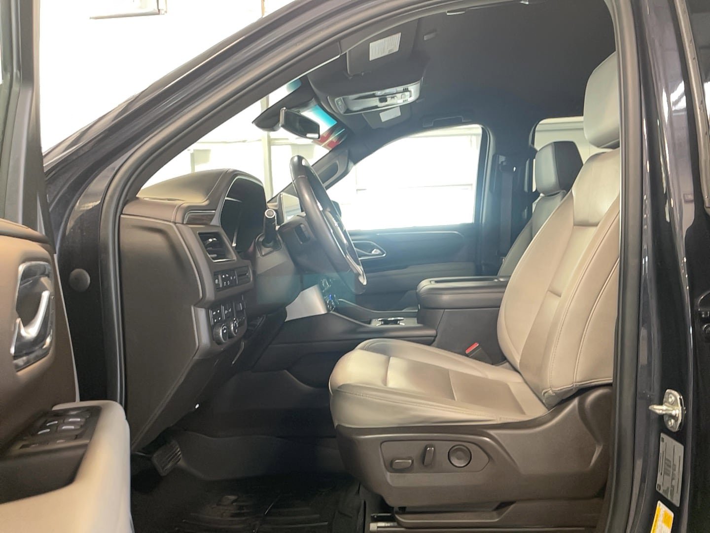 Used 2022 Chevrolet Suburban Z71 w/ Max Trailering Package AWD/4WD image 6