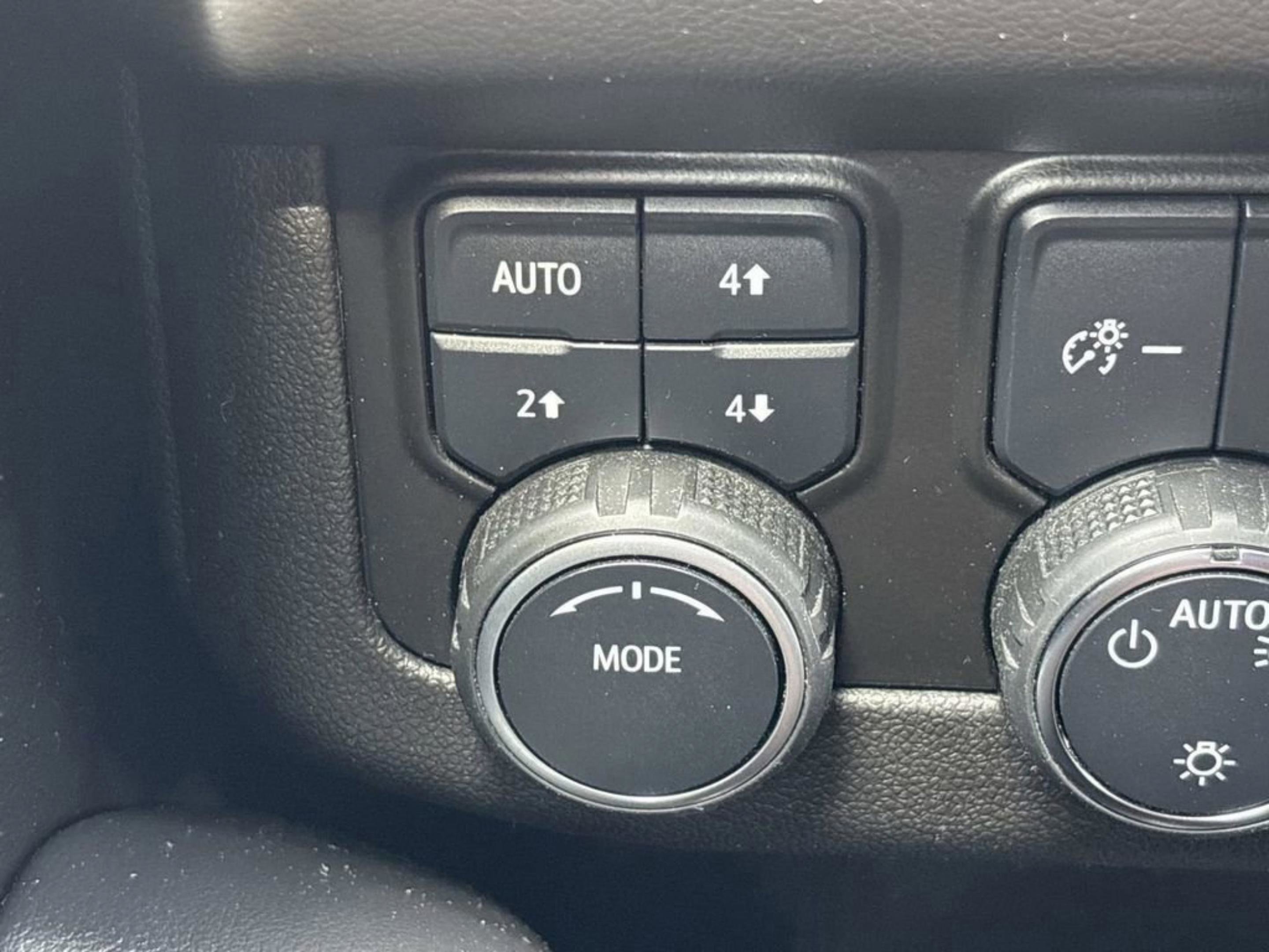 Used 2022 Chevrolet Tahoe Premier AWD/4WD image 24