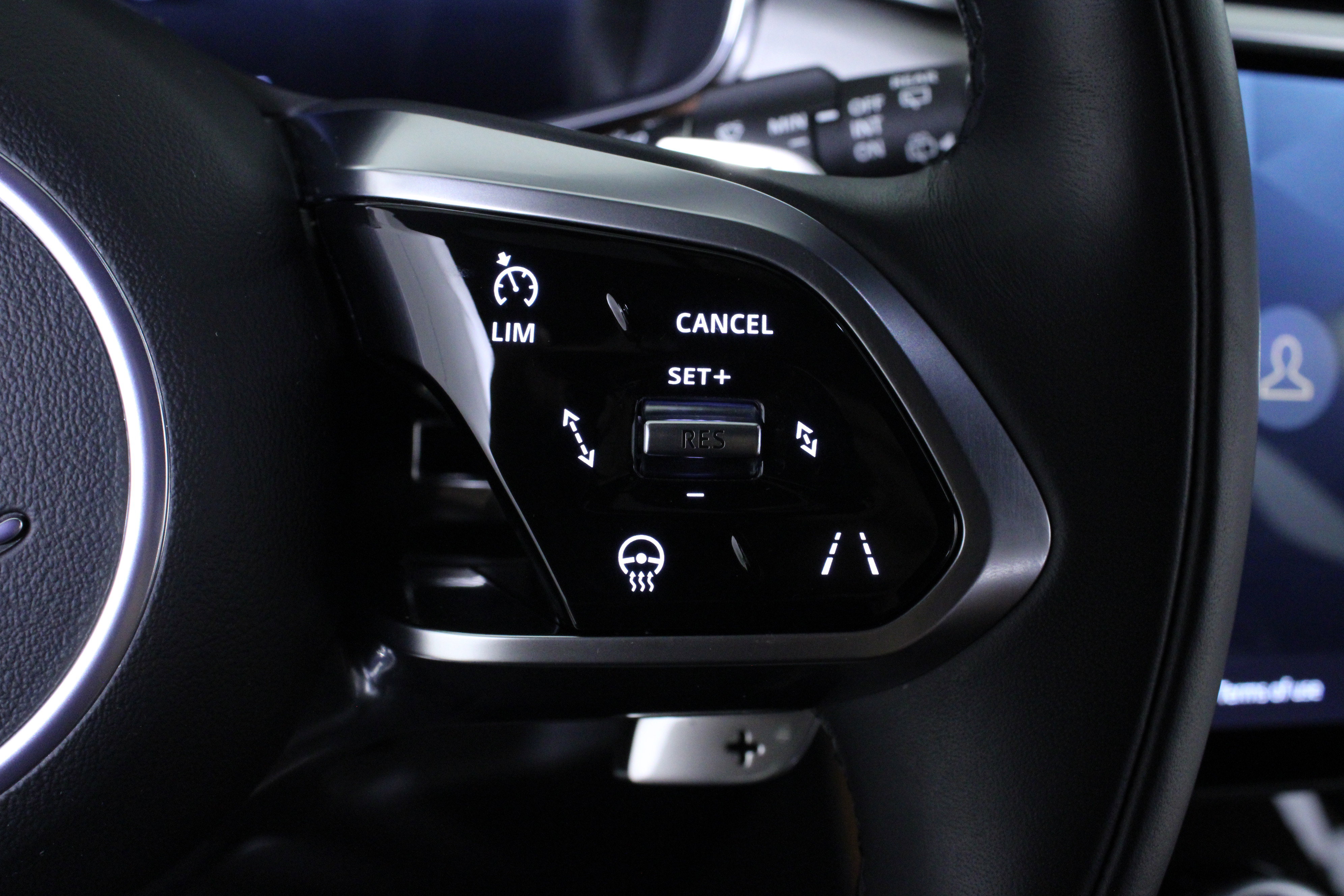 Certified 2025 Jaguar F-PACE R-Dynamic S AWD/4WD image 22