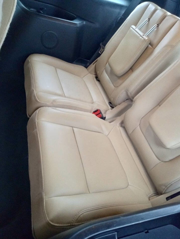 Used 2016 Ford Explorer XLT w/ Equipment Group 202A FWD image 17