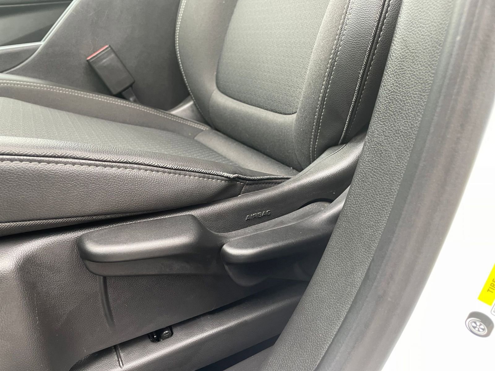 Used 2025 Buick Encore GX Preferred image 23