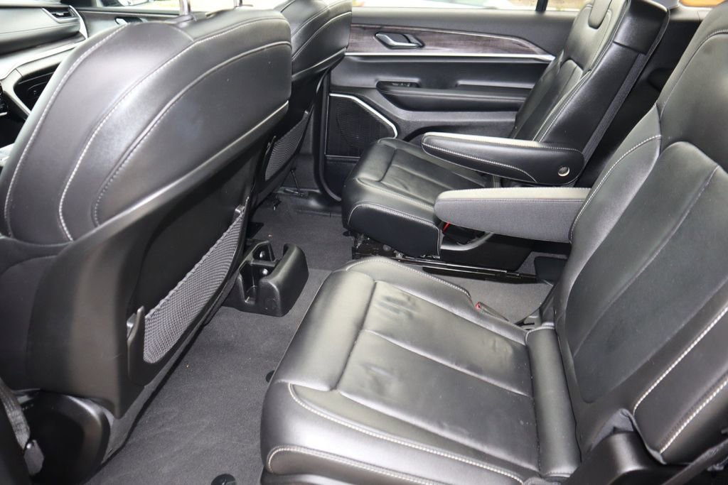 Used 2022 Jeep Grand Cherokee L Limited image 18