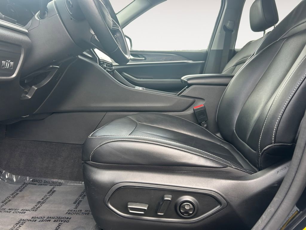 Used 2022 Jeep Grand Cherokee Limited image 15