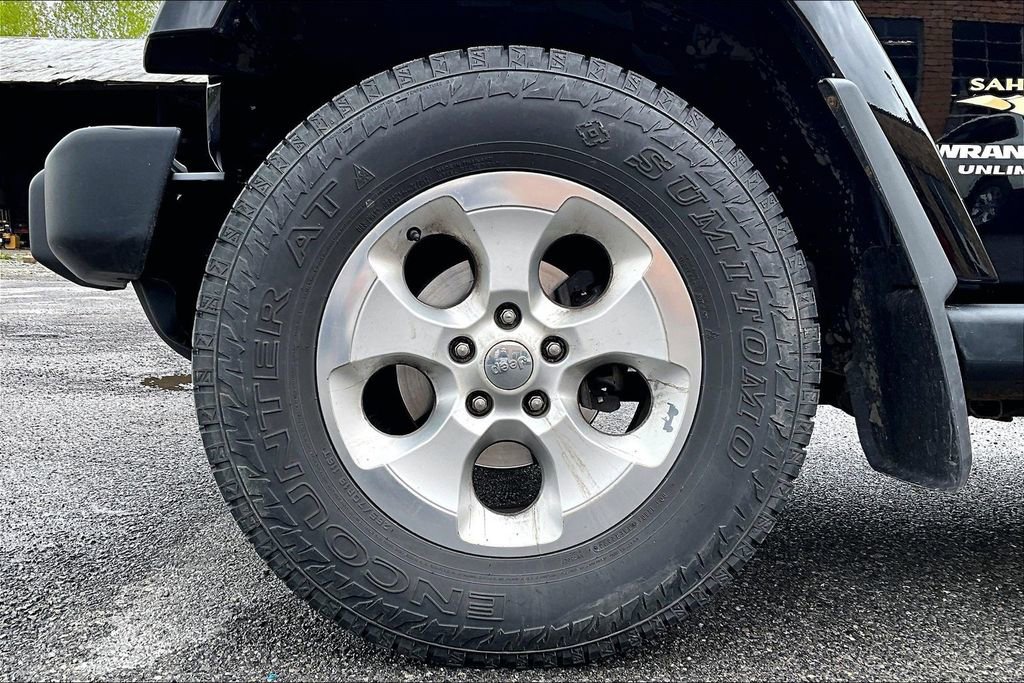 Used 2015 Jeep Wrangler Unlimited Sahara AWD/4WD image 9