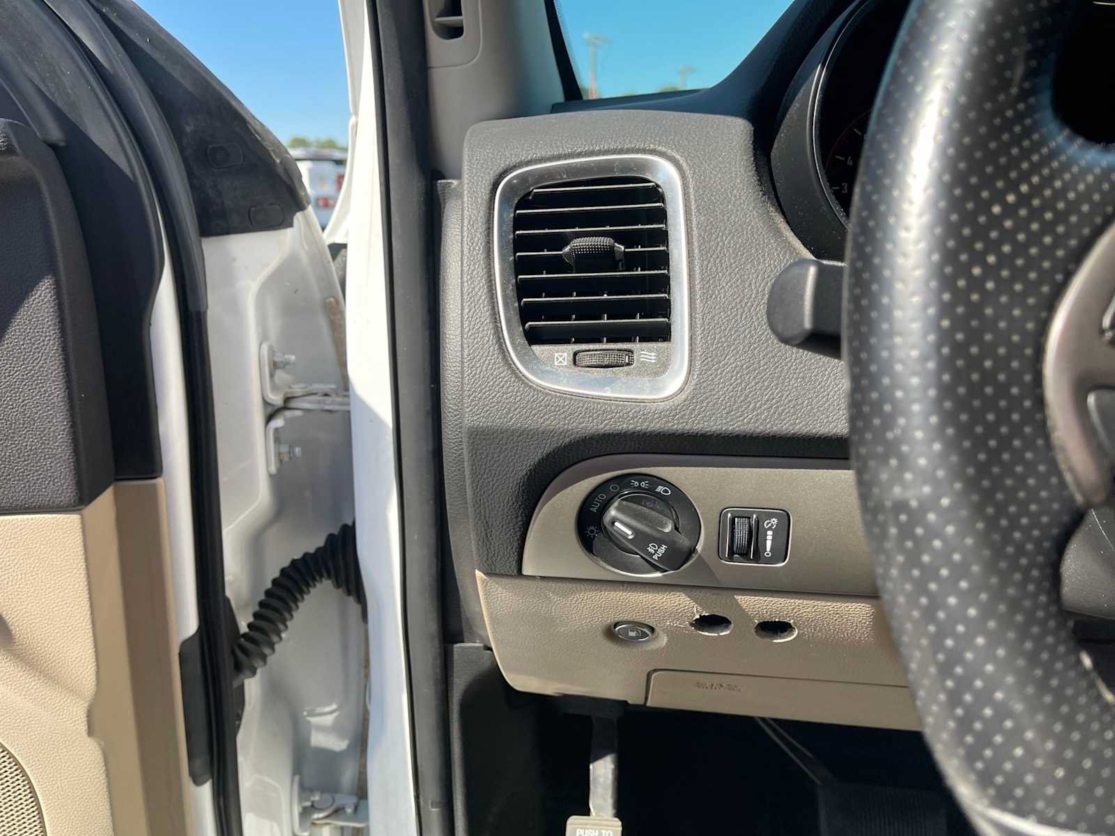 Used 2019 Dodge Durango SXT w/ 3rd Row Seating Group AWD/4WD image 14