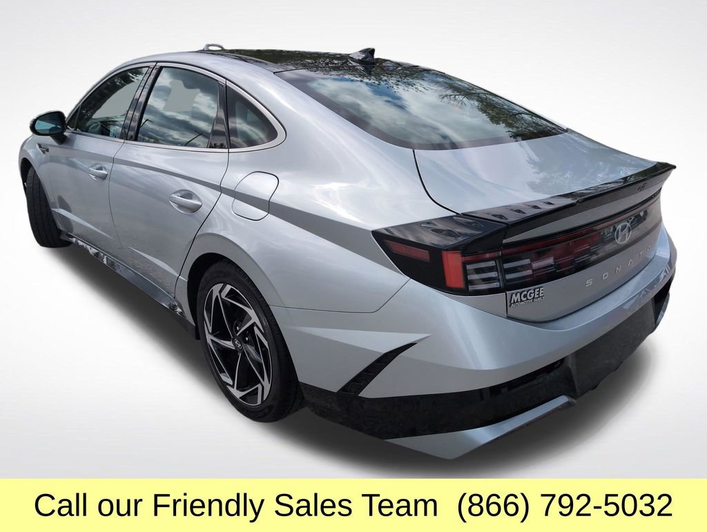Used 2024 Hyundai Sonata SEL w/ Convenience Package FWD image 3