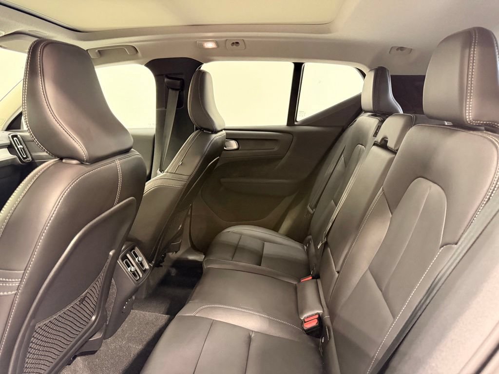 Used 2026 Volvo XC40 B5 Plus AWD/4WD image 21