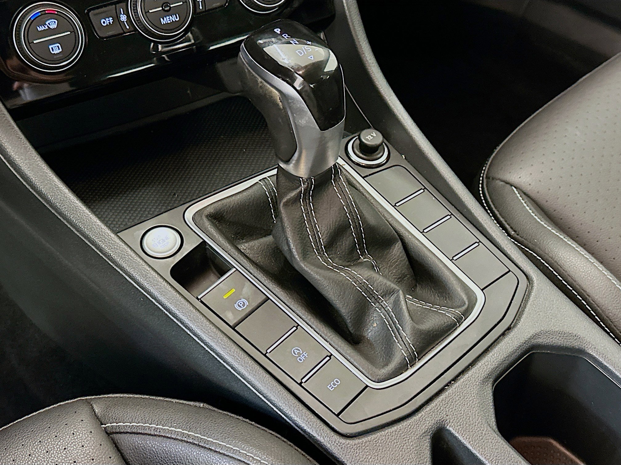 Used 2024 Volkswagen Jetta SE image 24