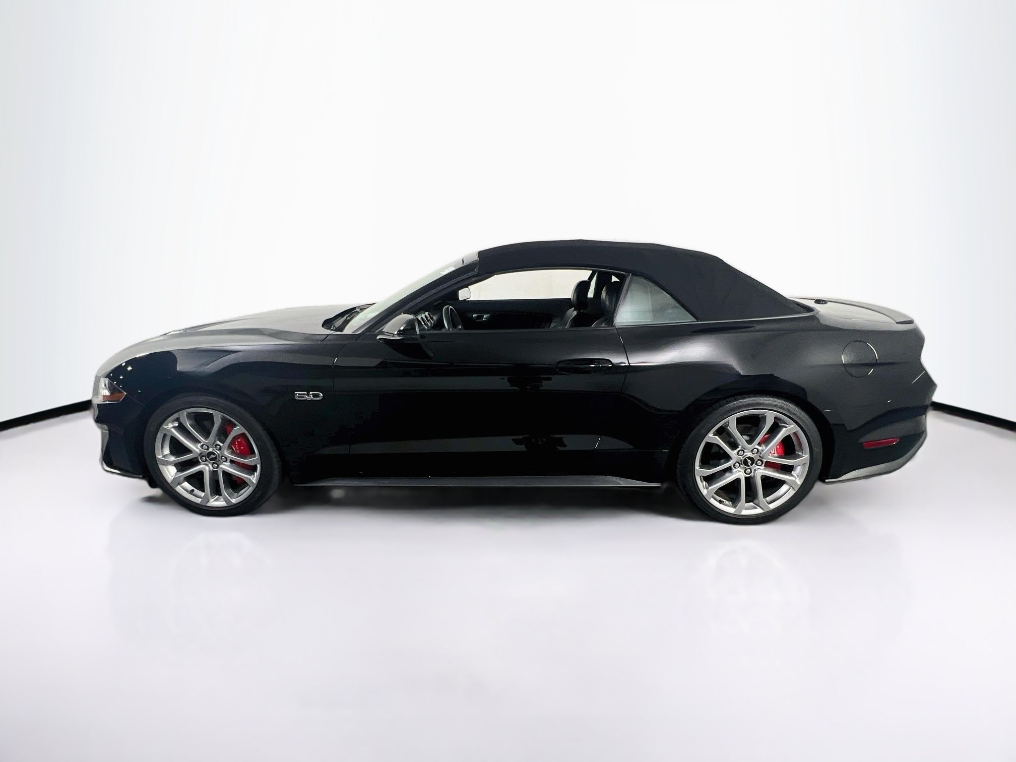 Used 2019 Ford Mustang GT Premium w/ Equipment Group 401A RWD image 8