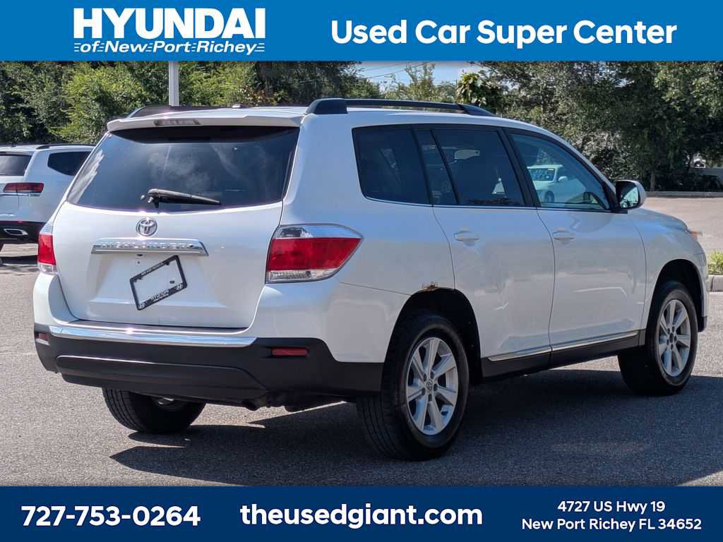 Used 2011 Toyota Highlander SE w/ Tow Pkg FWD image 5