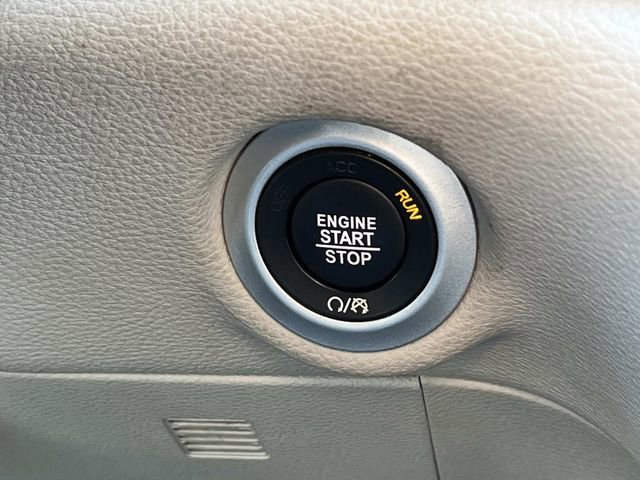 Used 2024 Chrysler Pacifica Limited FWD image 38