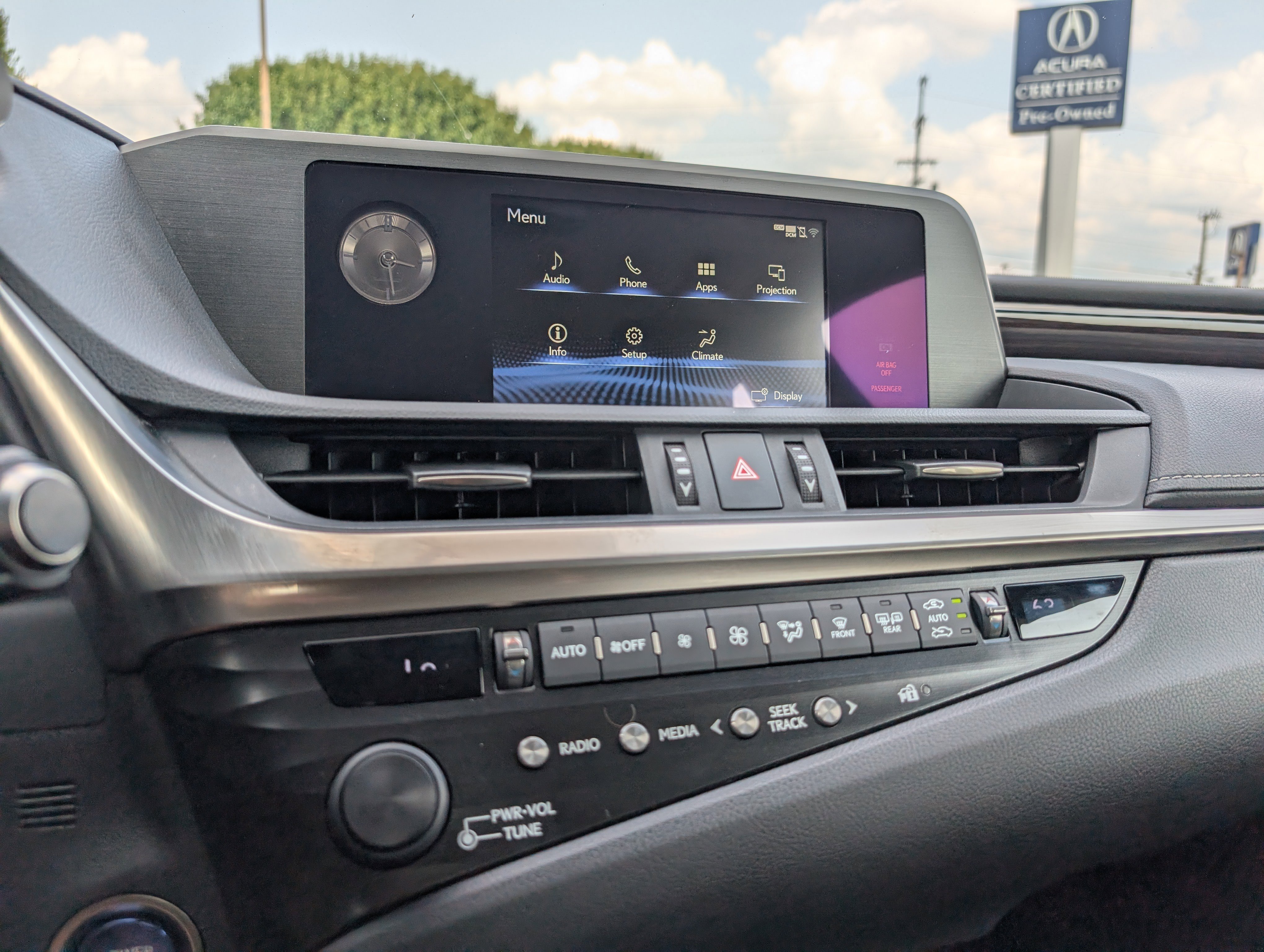 Used 2020 Lexus ES 300h w/ Premium Package image 17