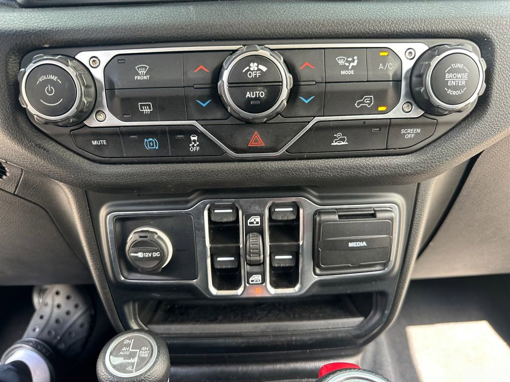Used 2024 Jeep Wrangler Unlimited AWD/4WD image 18
