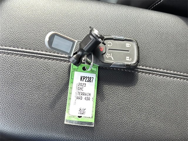 Used 2023 GMC Terrain SLT image 42