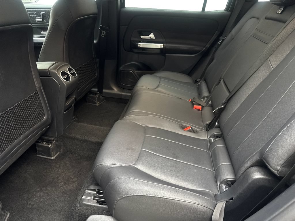 Used 2025 Mercedes-Benz GLB 250 4MATIC image 32
